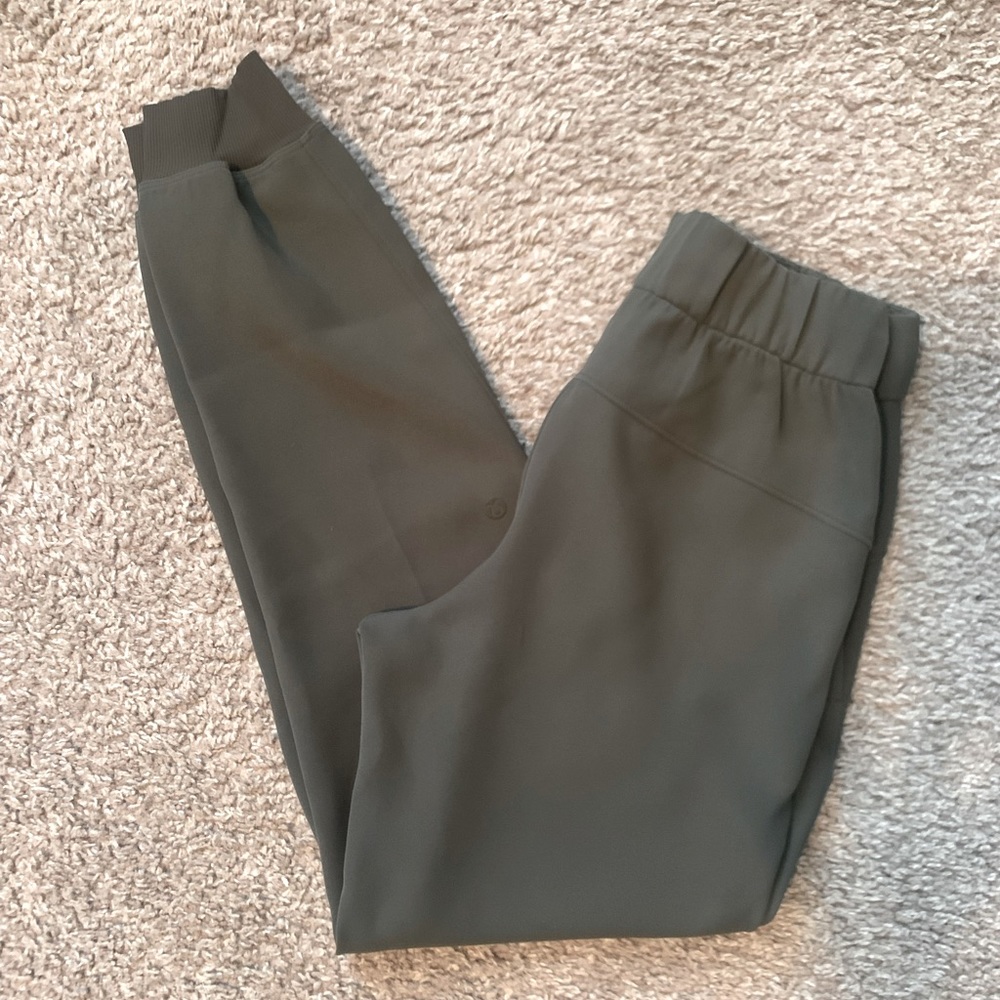 Lululemon On The Fly joggers💚